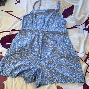 Old navy romper in blue flower pattern. Size large